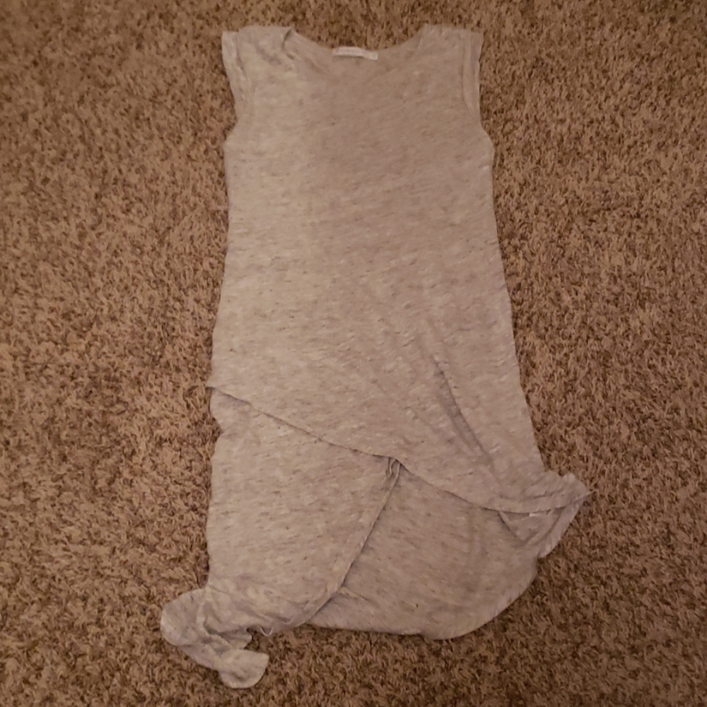 Grey long sleeveless shirt.